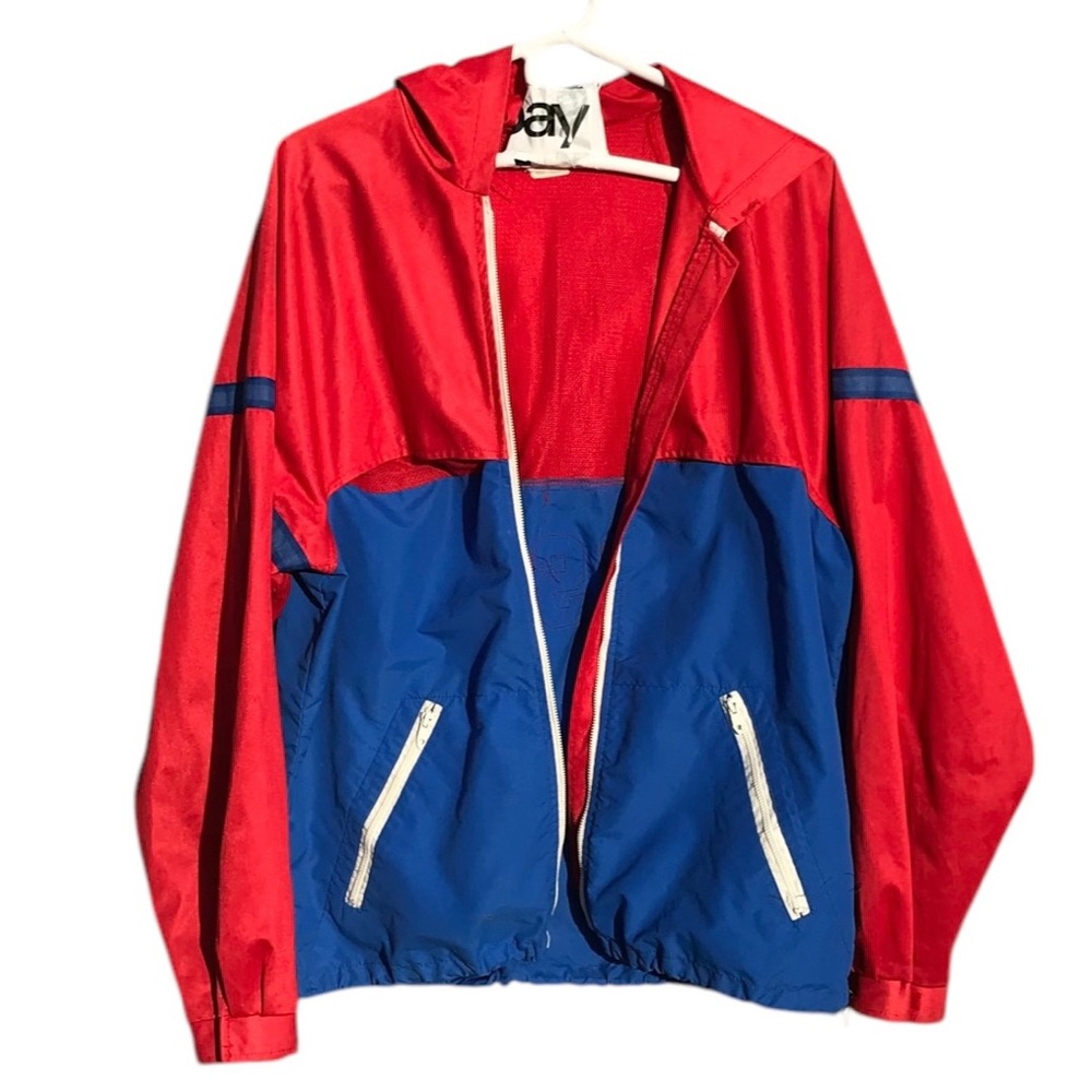Vintage Levi’s Windbreaker Jacket Red White USA emblem back Size Medium M